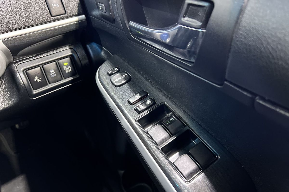 2015 Toyota Camry Atara SL AVV50R