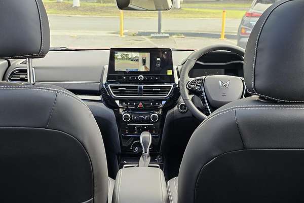 2025 Mahindra XUV3XO AX7L