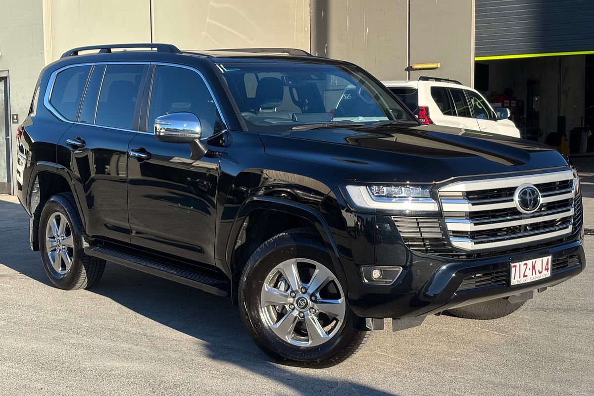 2024 Toyota Landcruiser Sahara FJA300R