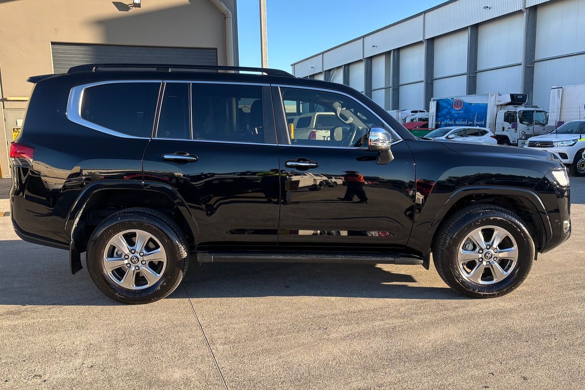 2024 Toyota Landcruiser Sahara FJA300R
