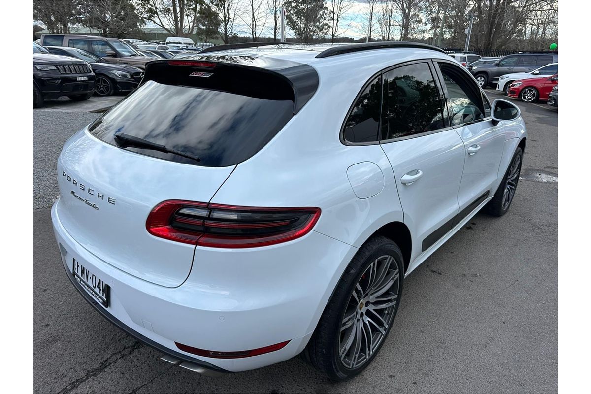 2015 Porsche Macan Turbo 95B