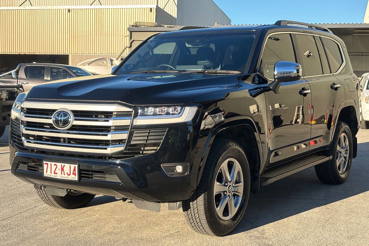 2024 Toyota Landcruiser Sahara FJA300R
