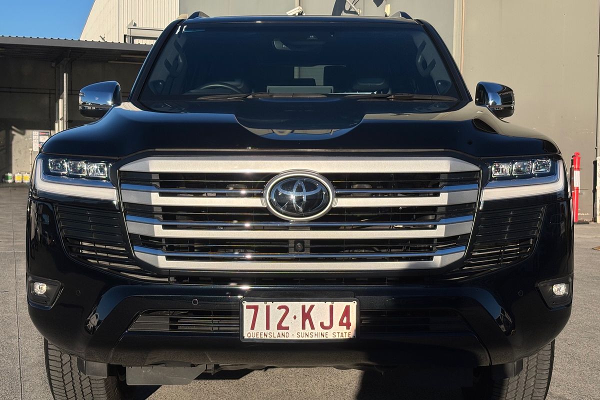 2024 Toyota Landcruiser Sahara FJA300R