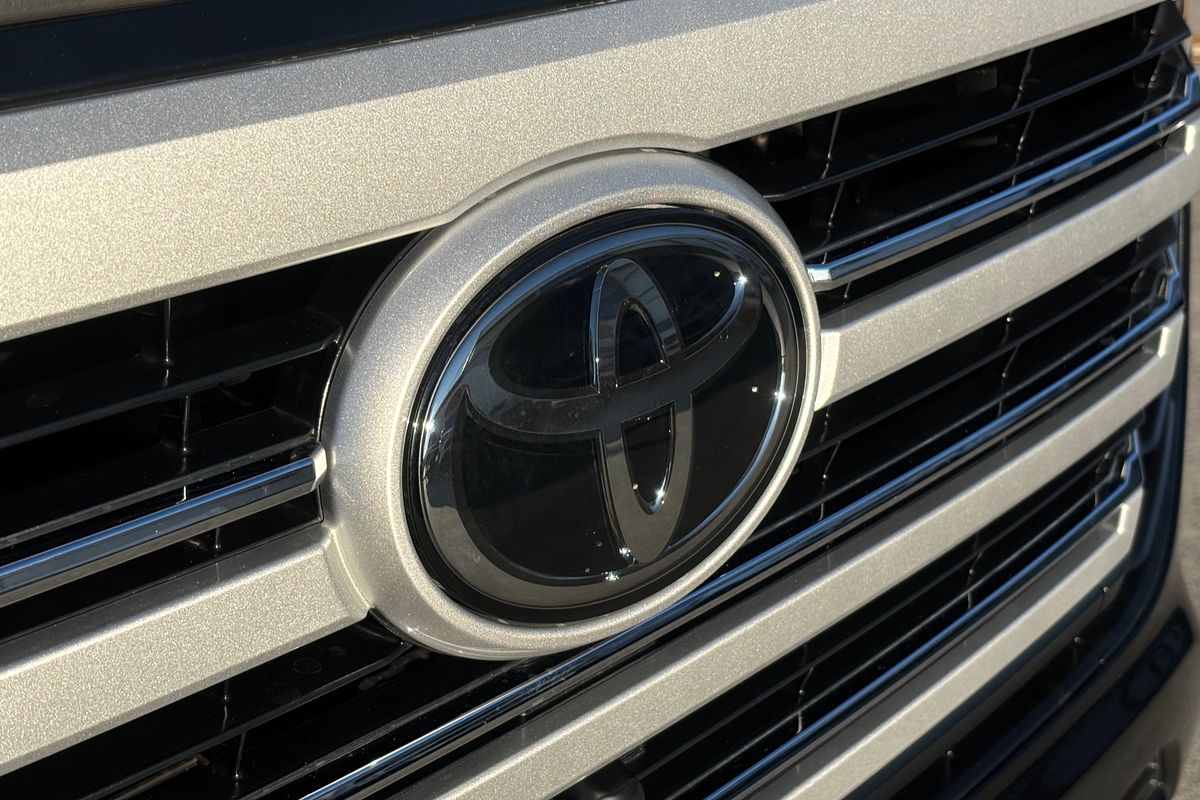 2024 Toyota Landcruiser Sahara FJA300R