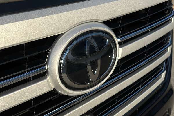 2024 Toyota Landcruiser Sahara FJA300R