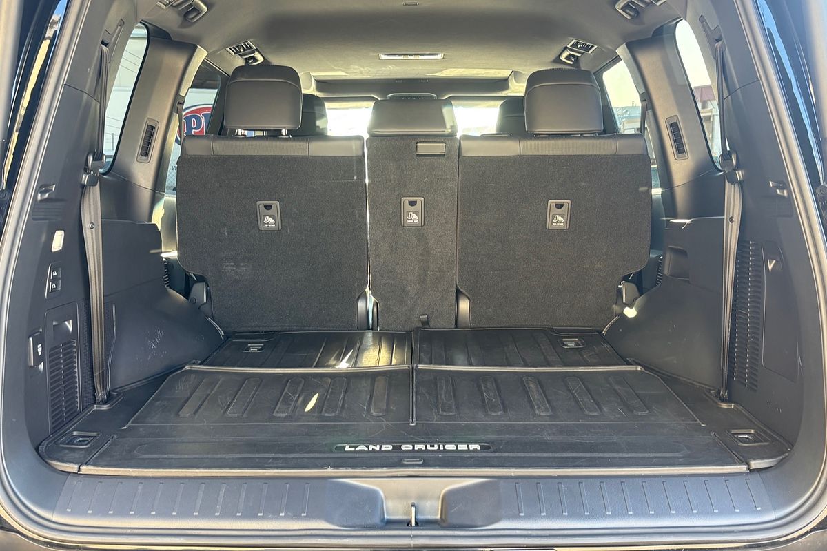 2024 Toyota Landcruiser Sahara FJA300R