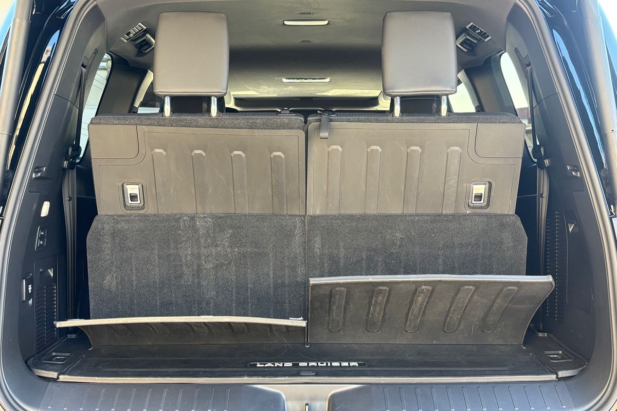 2024 Toyota Landcruiser Sahara FJA300R