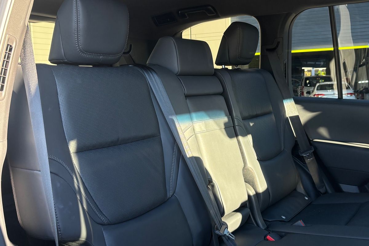 2024 Toyota Landcruiser Sahara FJA300R