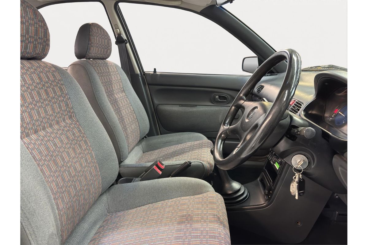 1996 Mazda 121 DB1033