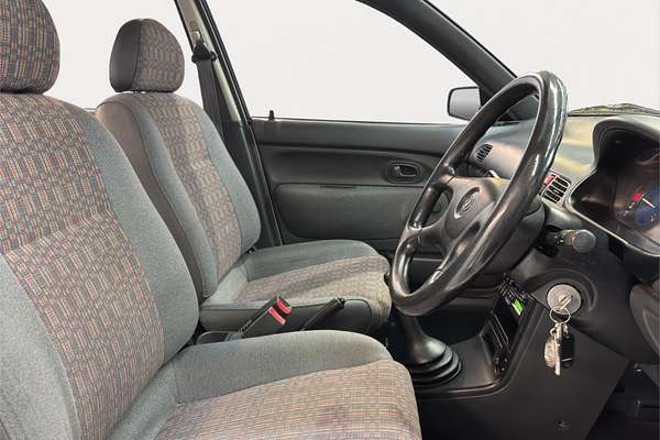 1996 Mazda 121 DB1033