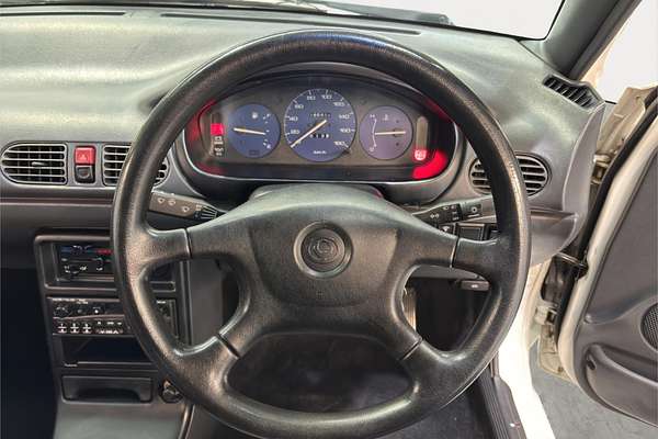 1996 Mazda 121 DB1033