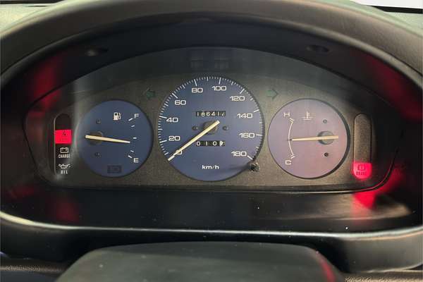 1996 Mazda 121 DB1033