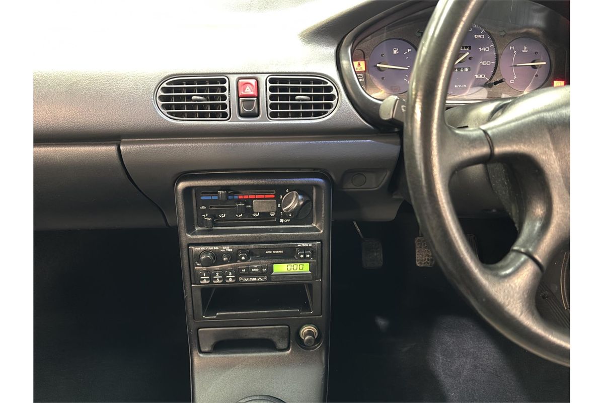 1996 Mazda 121 DB1033