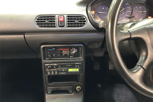 1996 Mazda 121 DB1033
