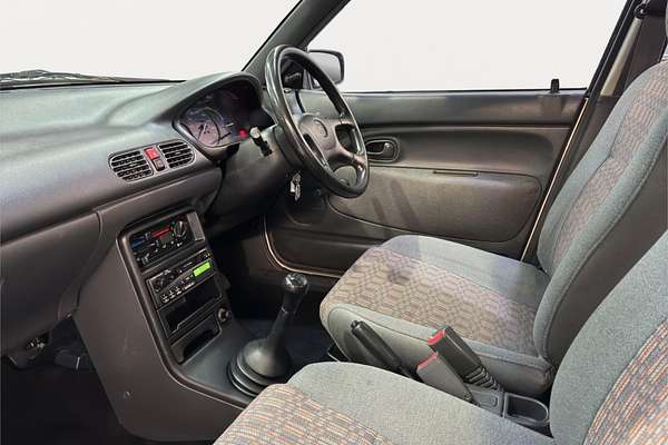 1996 Mazda 121 DB1033