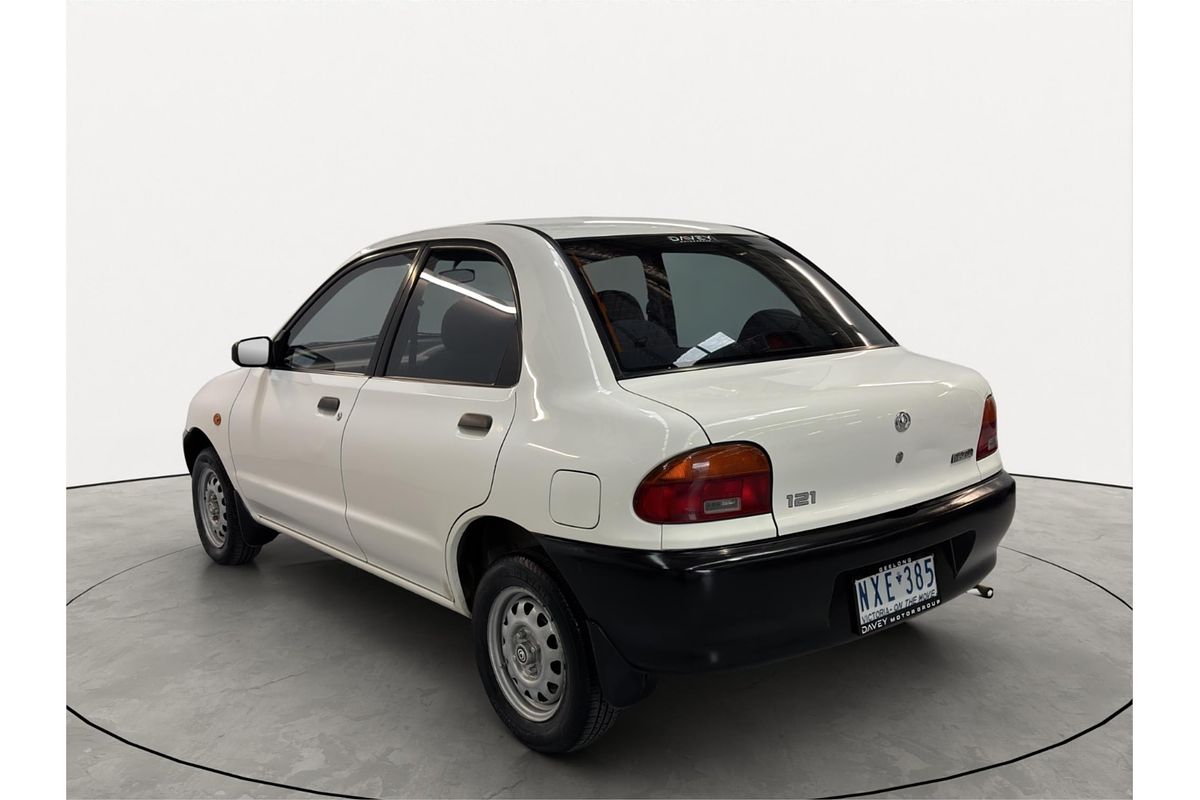 1996 Mazda 121 DB1033