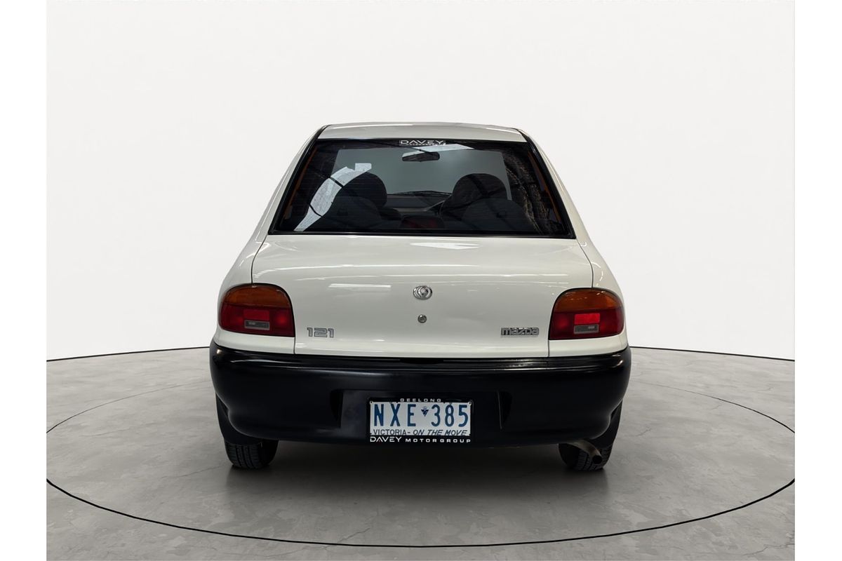 1996 Mazda 121 DB1033