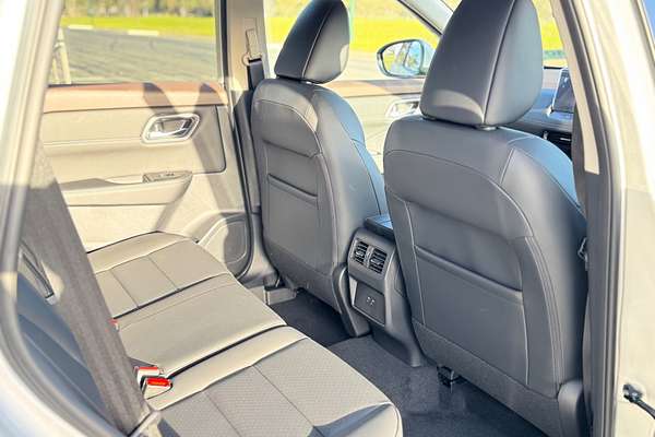 2025 Nissan X-TRAIL ST-L e-POWER T33