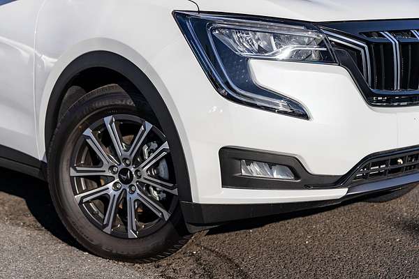 2025 Mahindra XUV700 AX7L