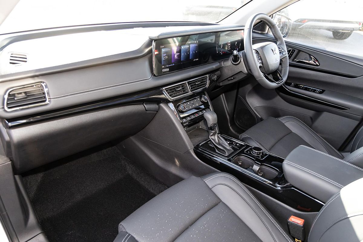 2025 Mahindra XUV700 AX7L