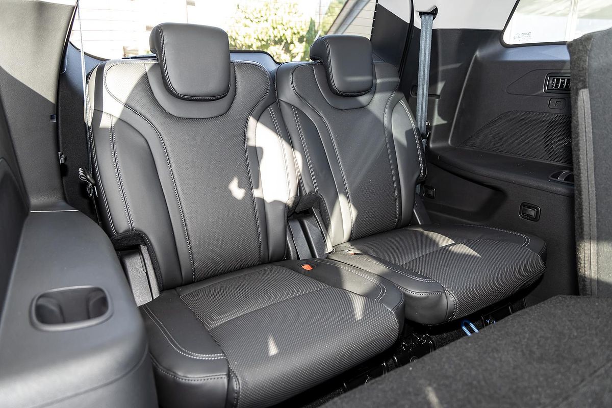 2025 Mahindra XUV700 AX7L