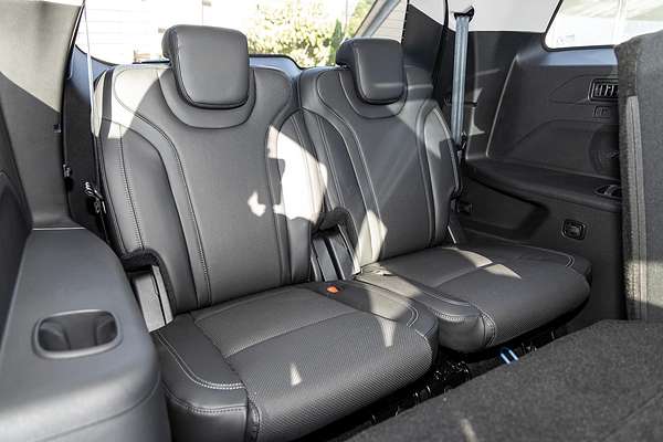2025 Mahindra XUV700 AX7L