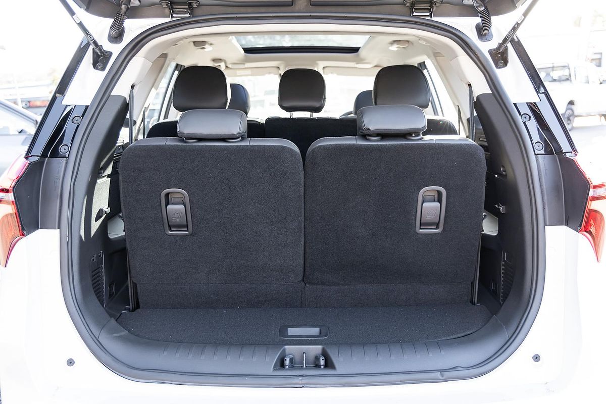 2025 Mahindra XUV700 AX7L