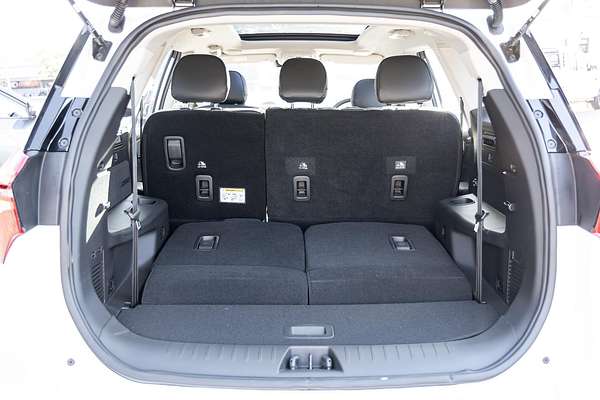 2025 Mahindra XUV700 AX7L