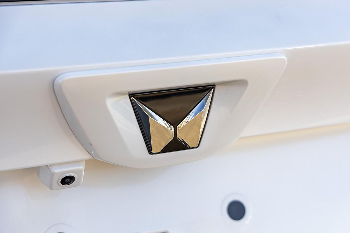 2025 Mahindra XUV700 AX7L