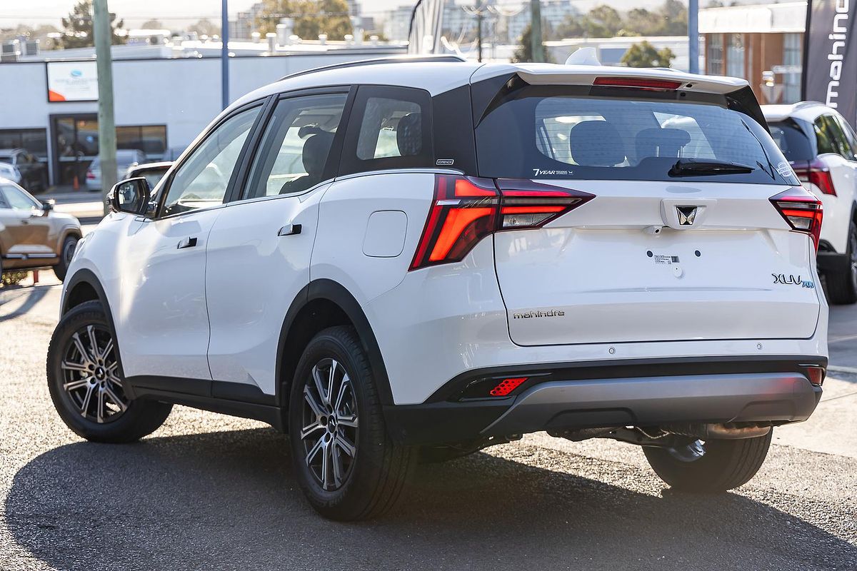 2025 Mahindra XUV700 AX7L