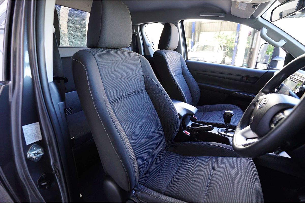 2019 Toyota Hilux 4x4 Hilux 4x4 SR 2.8L T Diesel Automatic Extra Cab C/C