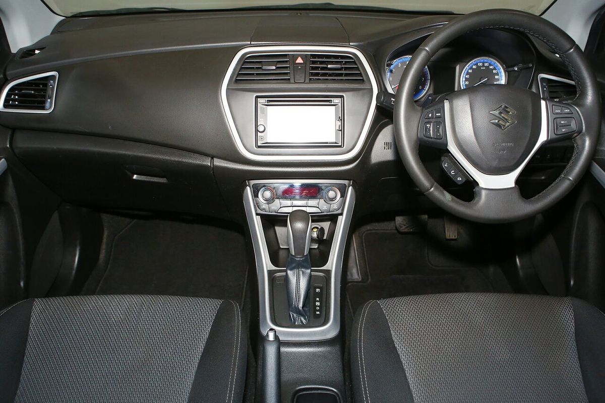 2016 Suzuki S-Cross GLX JY