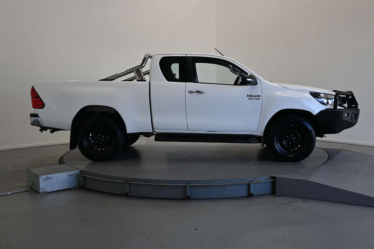 2015 Toyota Hilux SR GUN126R 4X4