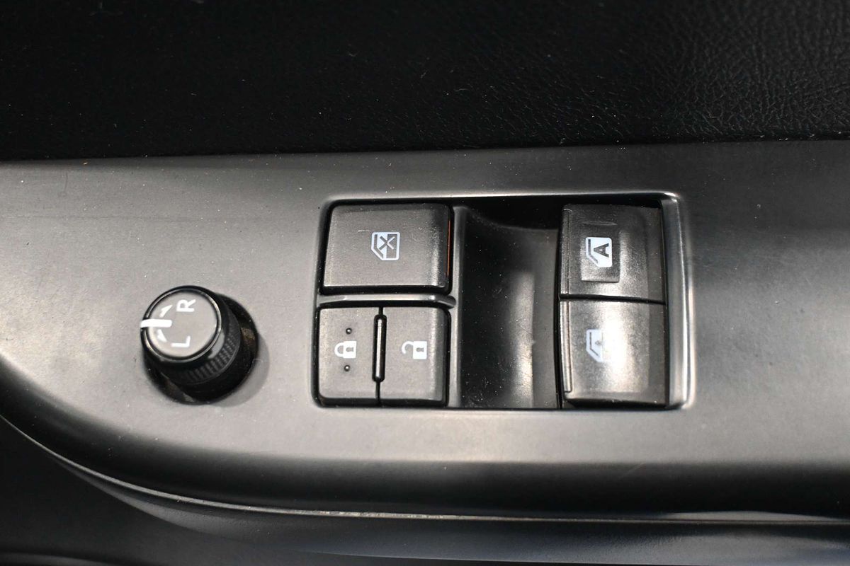 2015 Toyota Hilux SR GUN126R 4X4