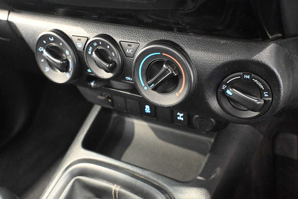 2015 Toyota Hilux SR GUN126R 4X4
