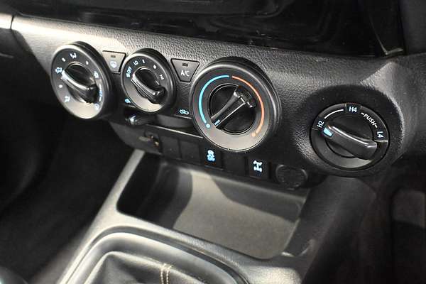 2015 Toyota Hilux SR GUN126R 4X4