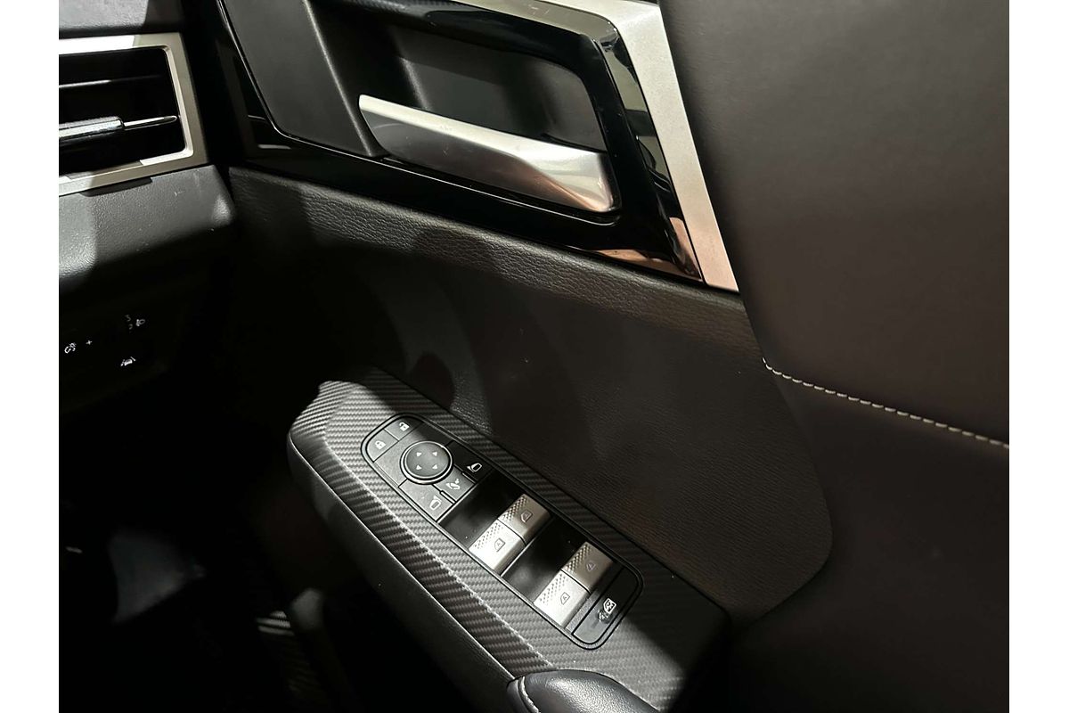 2023 Mitsubishi Outlander Black Edition ZM