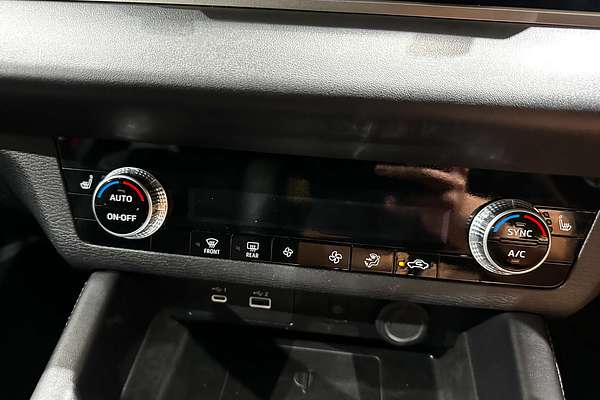 2023 Mitsubishi Outlander Black Edition ZM