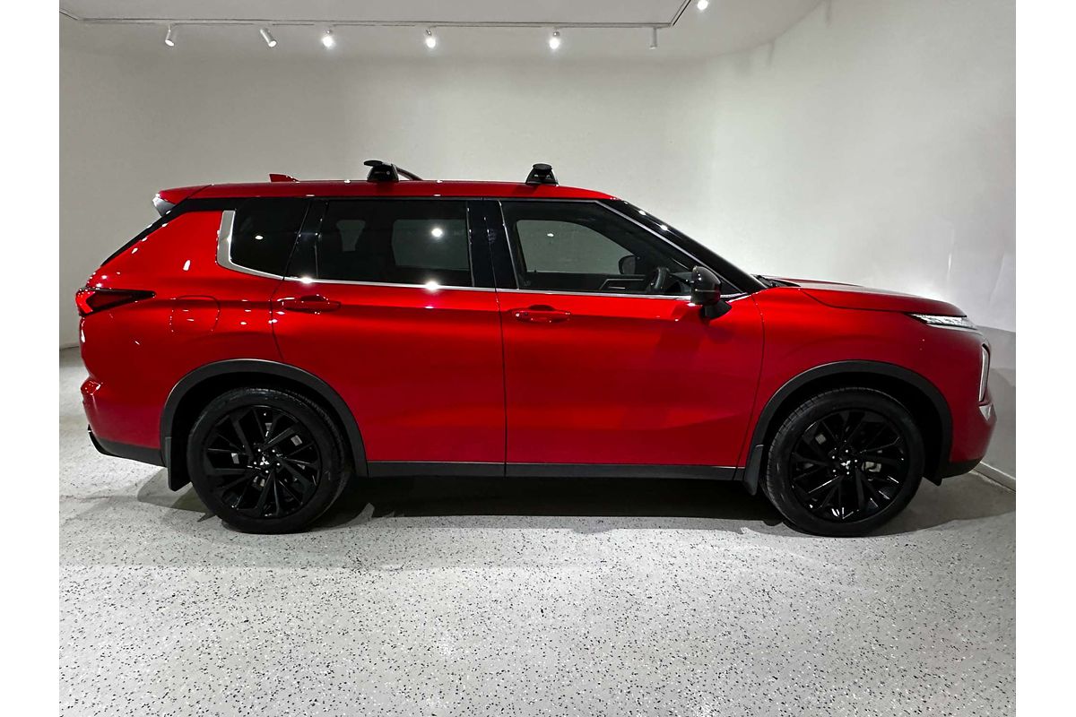 2023 Mitsubishi Outlander Black Edition ZM