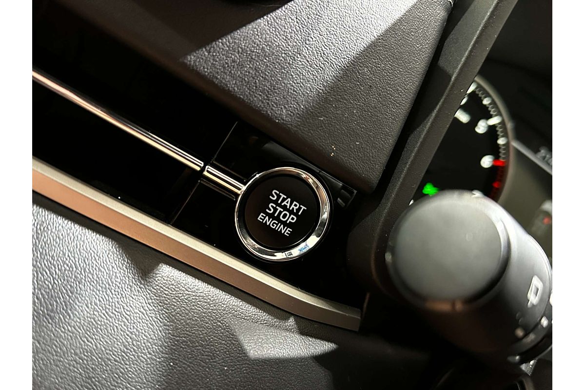 2023 Mitsubishi Outlander Black Edition ZM