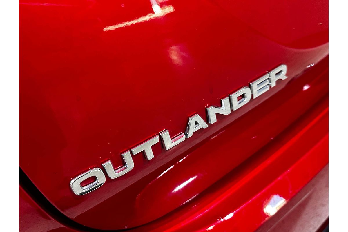 2023 Mitsubishi Outlander Black Edition ZM