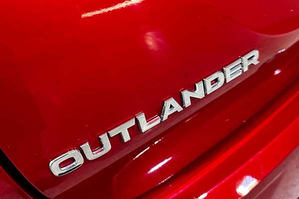 2023 Mitsubishi Outlander Black Edition ZM