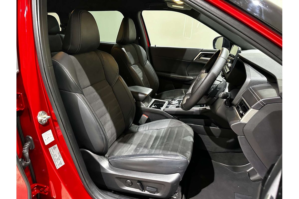 2023 Mitsubishi Outlander Black Edition ZM