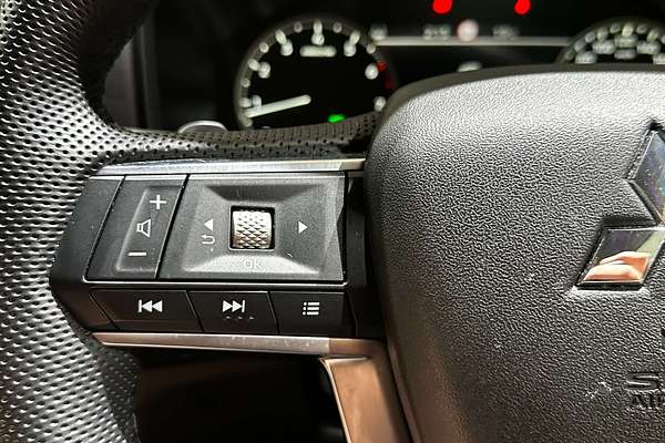 2023 Mitsubishi Outlander Black Edition ZM