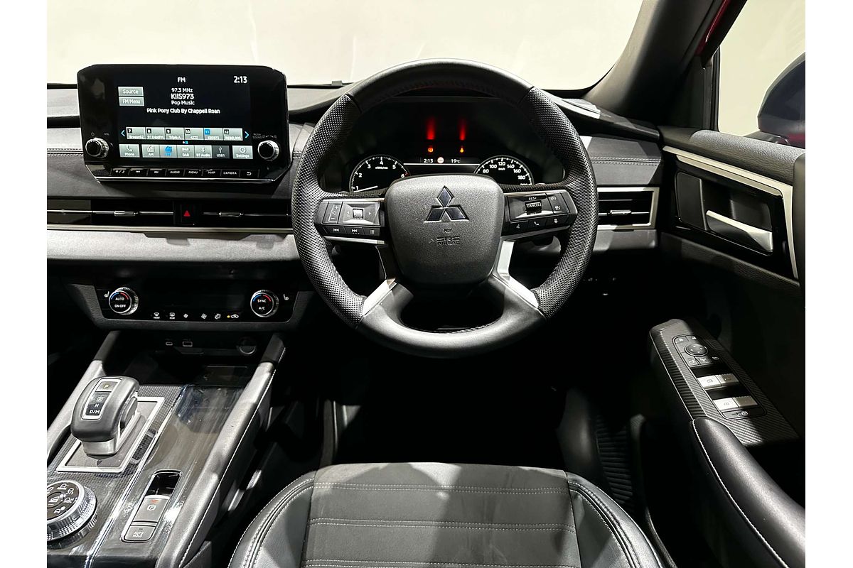 2023 Mitsubishi Outlander Black Edition ZM