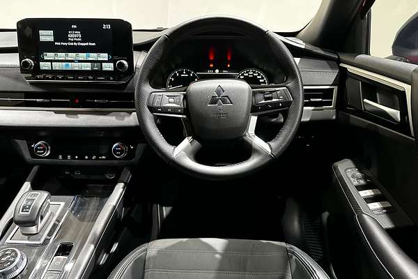 2023 Mitsubishi Outlander Black Edition ZM