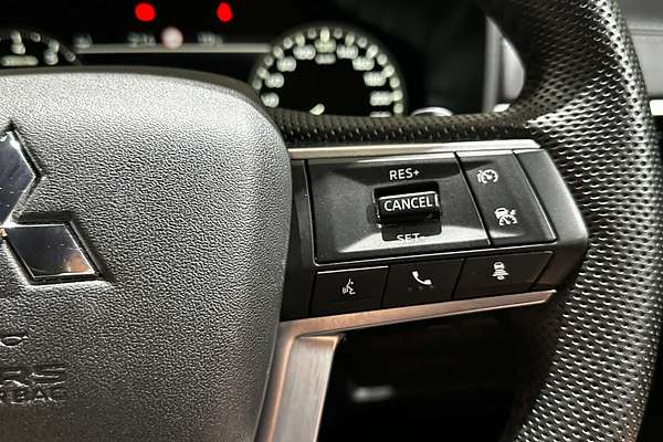 2023 Mitsubishi Outlander Black Edition ZM