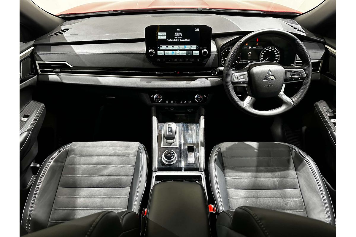 2023 Mitsubishi Outlander Black Edition ZM