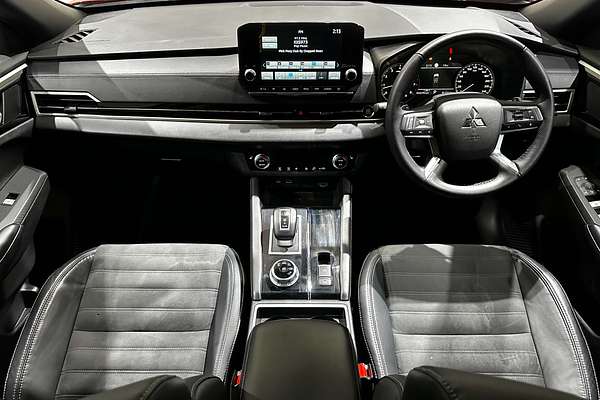 2023 Mitsubishi Outlander Black Edition ZM
