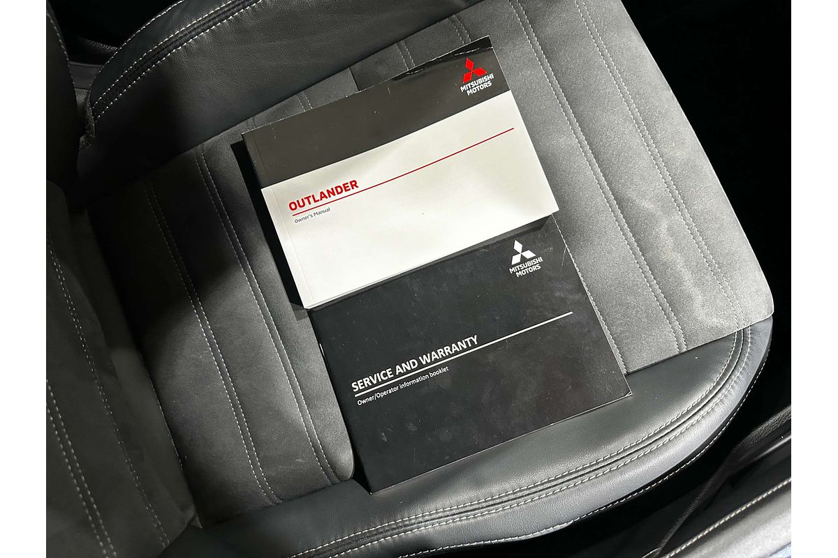2023 Mitsubishi Outlander Black Edition ZM